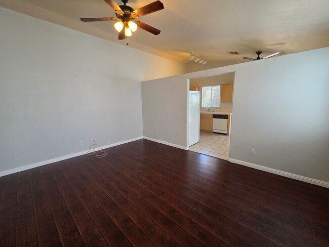 Foto del edificio - Cozy 3 Bedroom Single Story Home with a Den