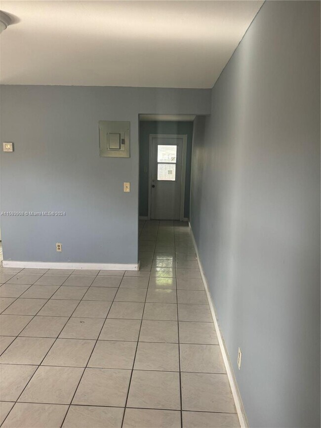 Foto del edificio - 5640 NW 15th St