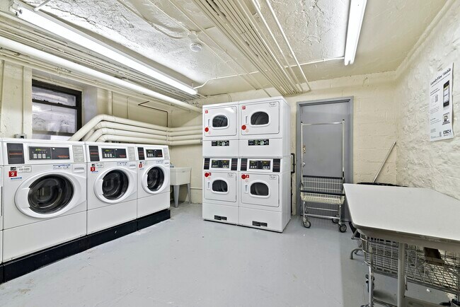 Foto del edificio - RENOVATED STUDIO BY PARK