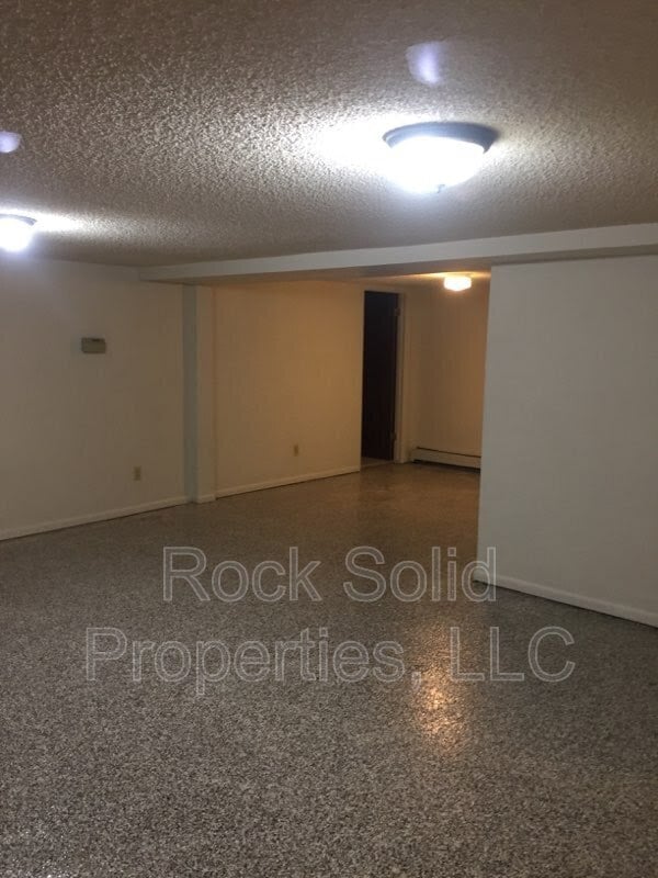 Building Photo - 409 W 24th St
