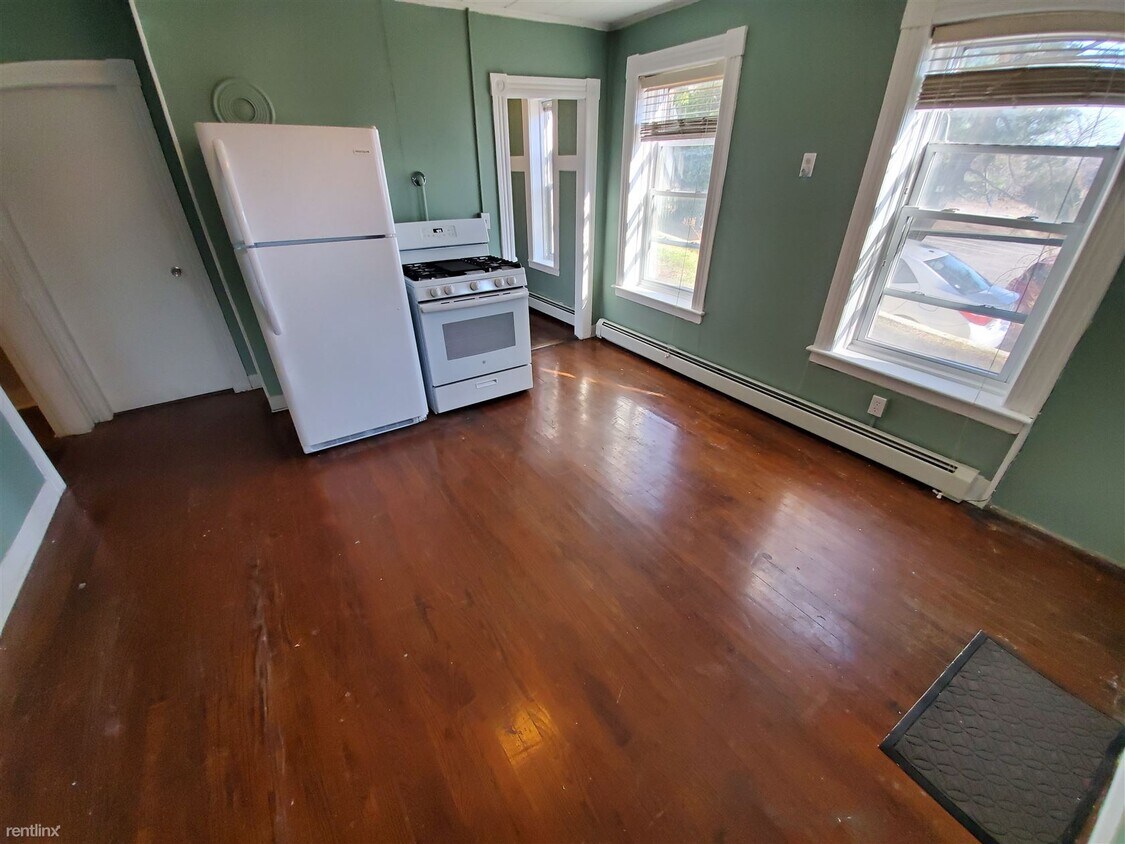 2 br, 1 bath - 70 Mulberry St Apt B - 2 br, 1 bath  - 70 Mulberry St Apt B