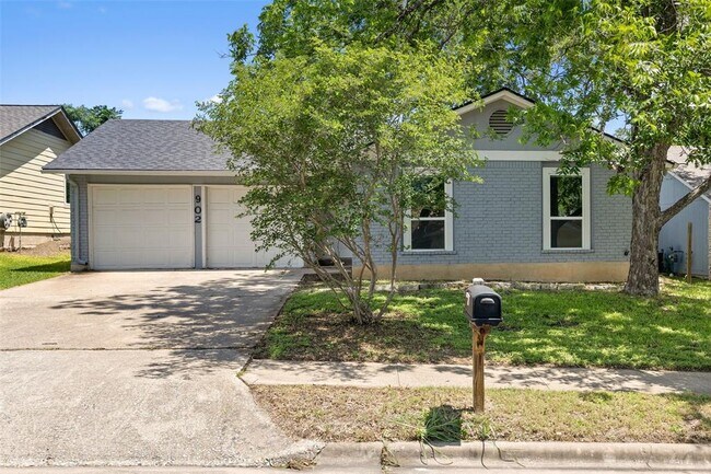 Foto del edificio - 902 Hillside Oaks Dr