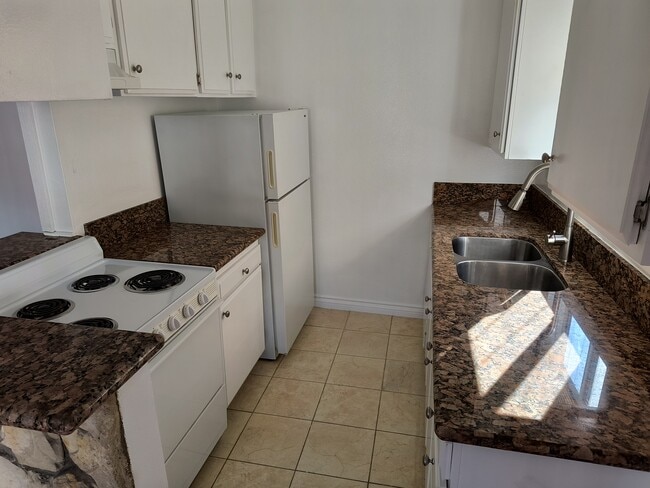 Building Photo - Hollywood Villa Apartments