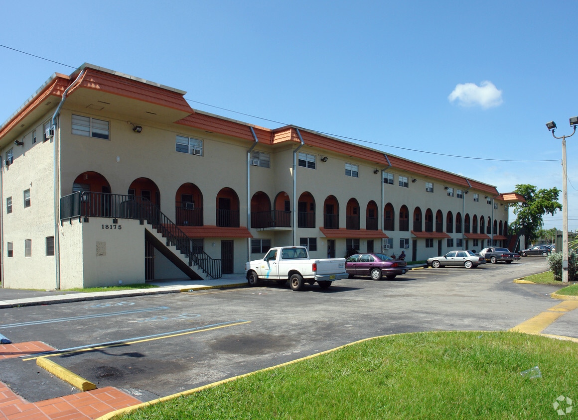 Building Photo - Miami Gardens Apartments