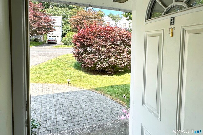 Foto del edificio - 30 1/2 Bartlett Ave