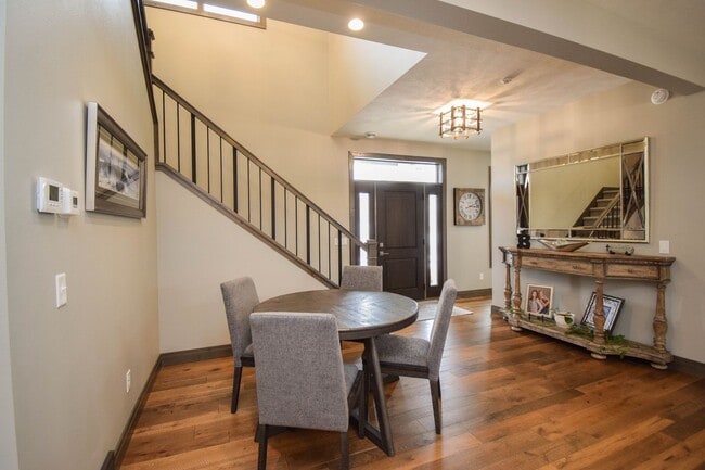 Building Photo - 912 S Torrey Pine Ln