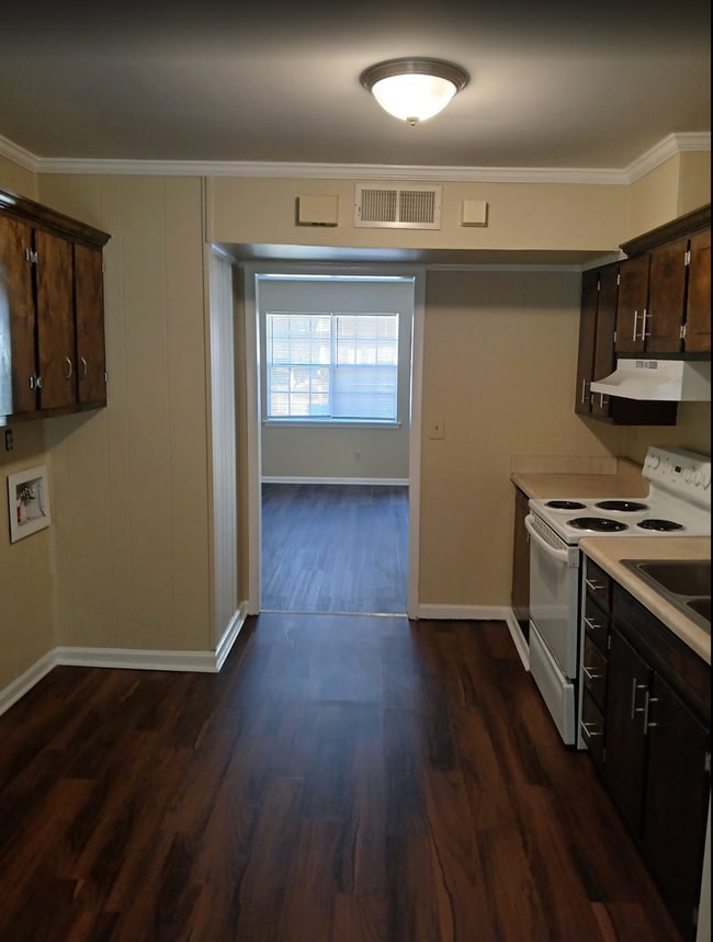 Foto del edificio - MOVE IN READY! NOW AVAILABLE!!! $0 SECURIT...