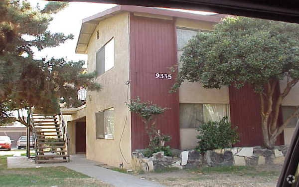 Primary Photo - 9335 Mills Ave