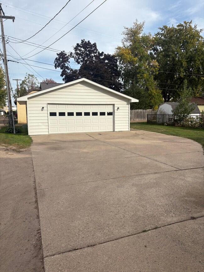 Foto del edificio - 106 Juniper St S