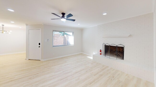 Foto del edificio - 5409 Ledgestone Dr