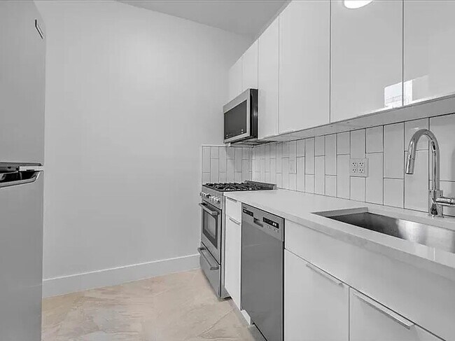 Building Photo - Fully Renovated 1Bedroom 1Bathroom
