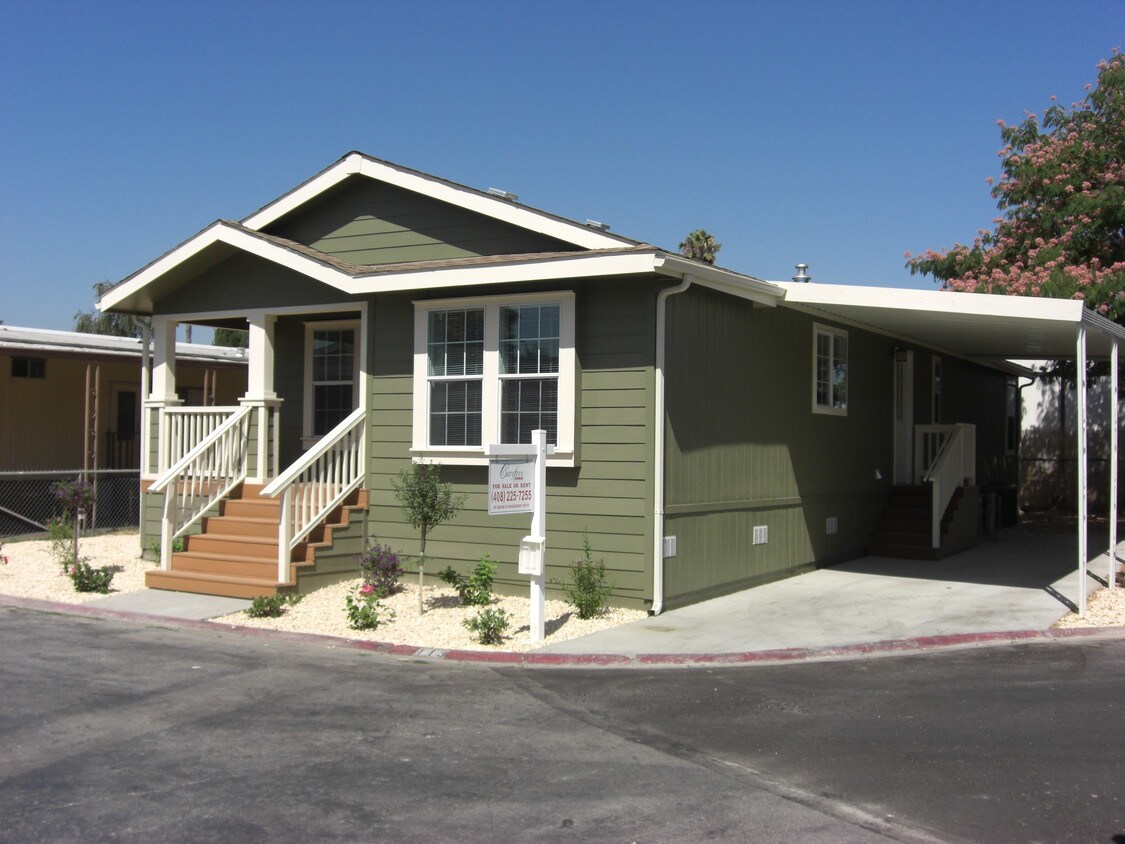 Primary Photo - 220 Yosemite Rd