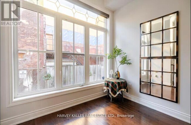 Photo du bâtiment - 543 C Parliament St