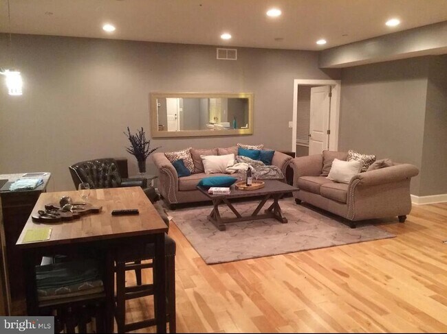 Foto del edificio - 714-24 N Chadwick Street Unit 5