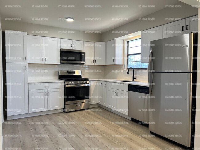 Foto del edificio - Beautiful 4 bedroom 3 bath home in Olathe, KS