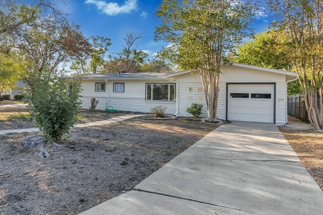 Building Photo - 3 Bedroom in Terrell Heights