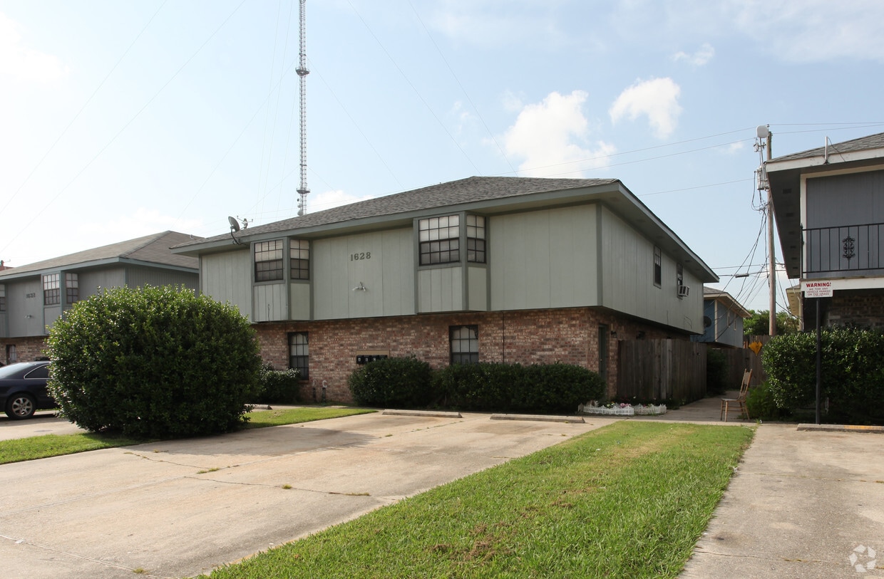 16281632 Alexander Ct, Gretna, LA 70056 Apartments in Gretna, LA