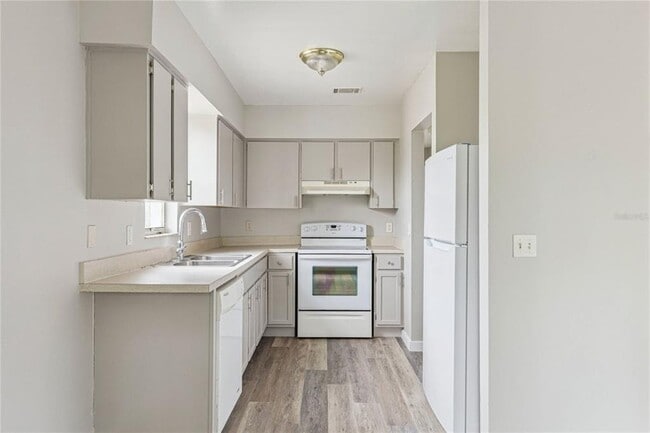 Building Photo - 46 N Fairfax Ave