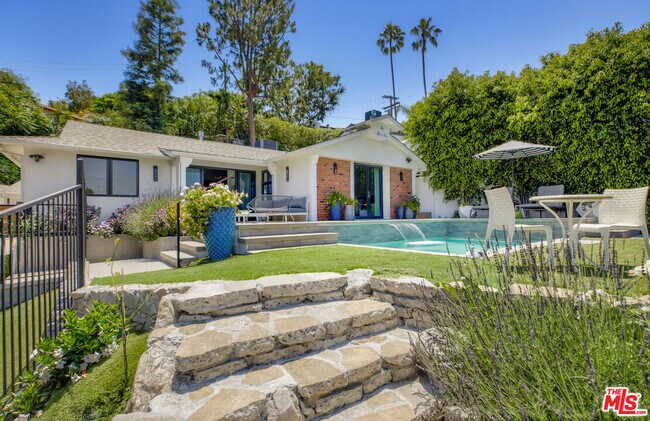 Foto del edificio - 13646 Valley Vista Blvd
