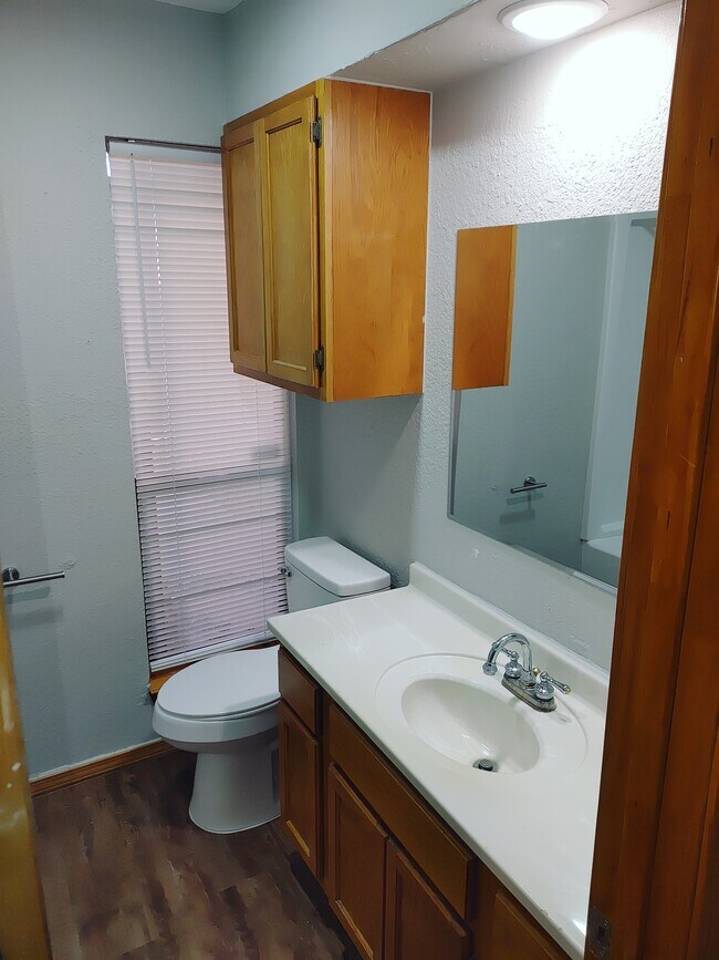 Building Photo - 732 Waterview Rd