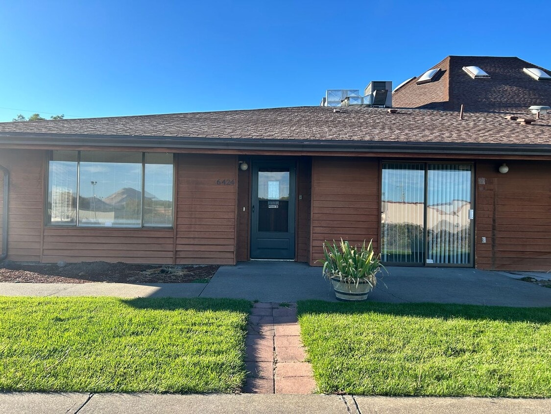 Primary Photo - 6412-6416-6424 S 6th St.