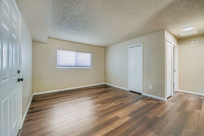 Foto del edificio - 6654 Provincial Dr