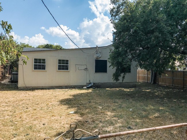 Building Photo - 227 Halsey St