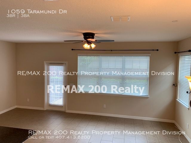 Building Photo - Desirable Townhouse at Oviedo on the Park!