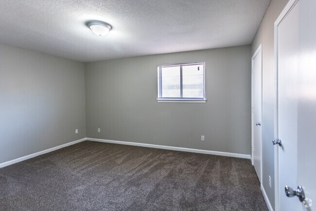 2 BR, 1,5 BA - 1194SF - Faronia Square