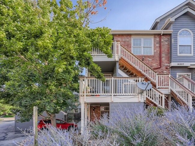 Stunning 2 Bedroom 2 Bathroom condo In Aurora with a garage! - Stunning 2 Bedroom 2 Bathroom condo In Aurora with a garage!