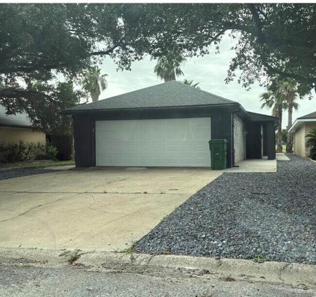 Foto del edificio - 12 Ashley Dr