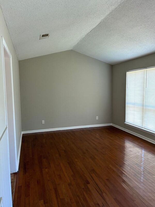 Building Photo - 3225 Balsam Ave SW