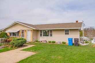 Building Photo - 109-115 Ridge Dr