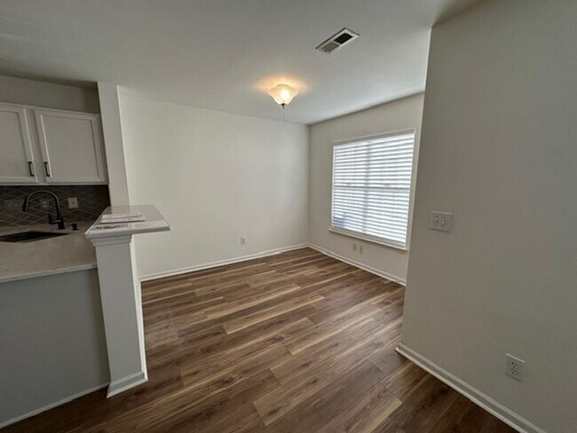Building Photo - Townhouse / Stoney Creek