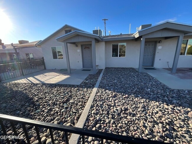 Building Photo - 2133 Happer St
