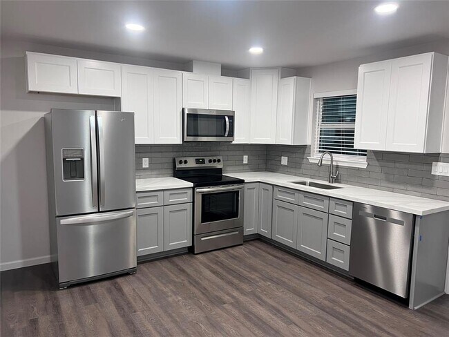 Building Photo - 15530 Towerwood Dr