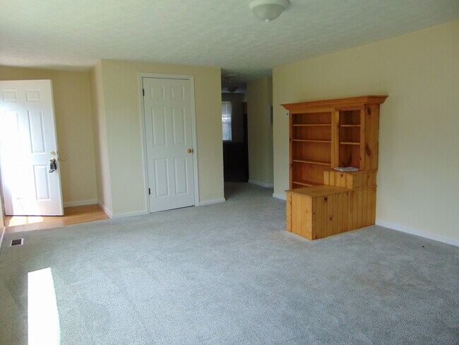 Building Photo - 147 Macready