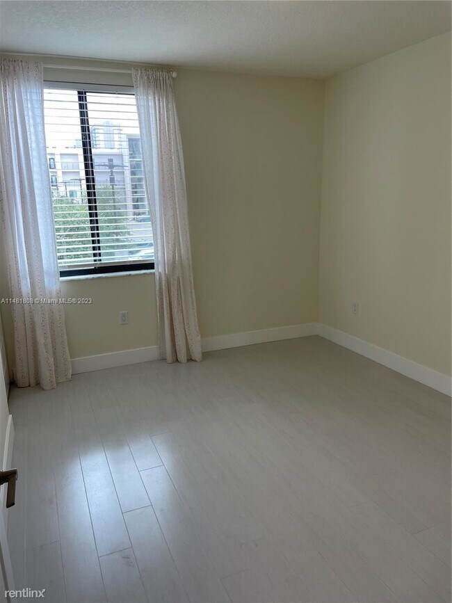Building Photo - 3 br, 2.5 bath House - 4725 NW 85th Ave Un...