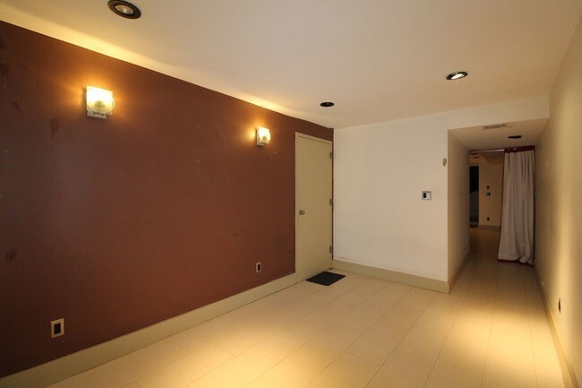 Building Photo - 81 A Cornelia St