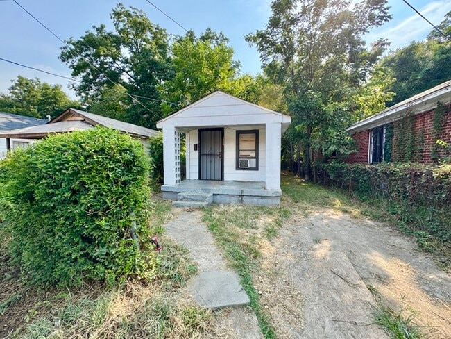 Building Photo - 1536 Brookins St
