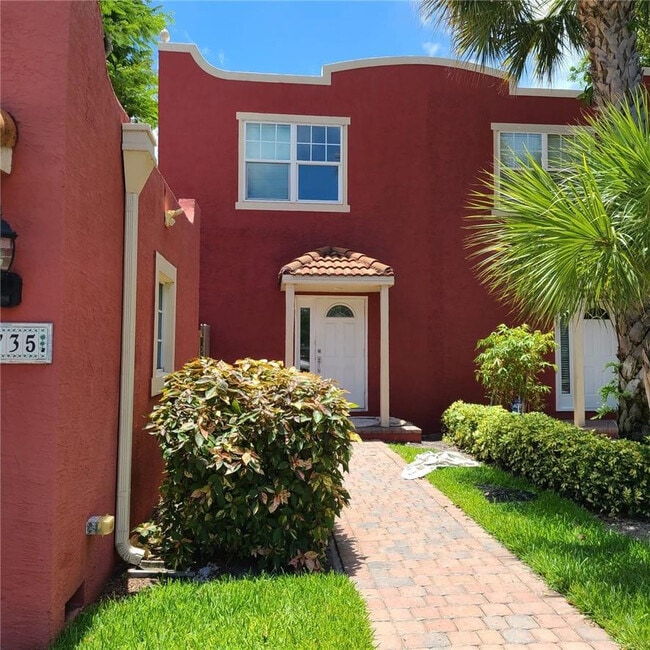 Foto del edificio - 735 NW 1st Ave