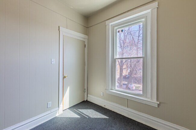 Building Photo - 2136 S Homan Ave