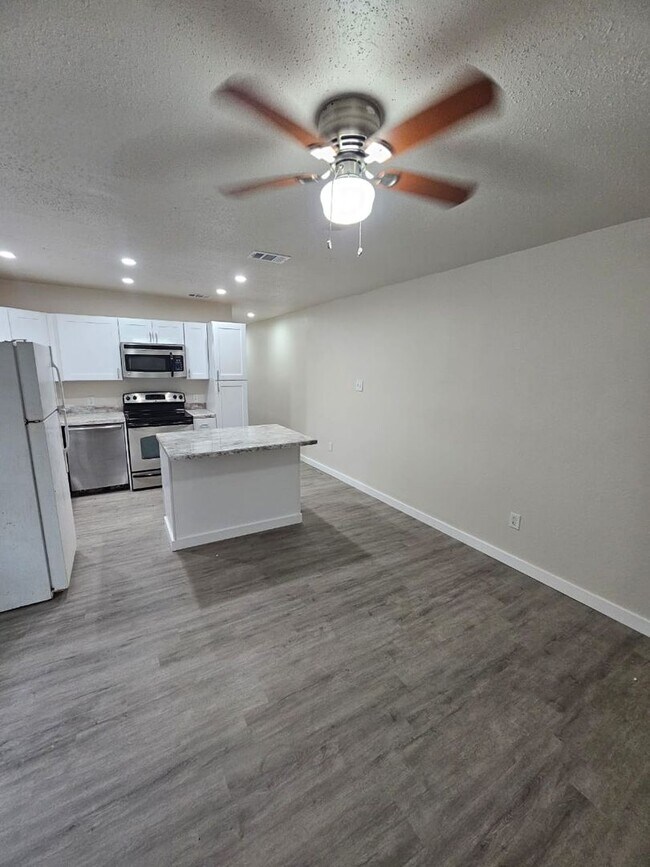 Photo - 915-917 N Fitzhugh Ave Townhome