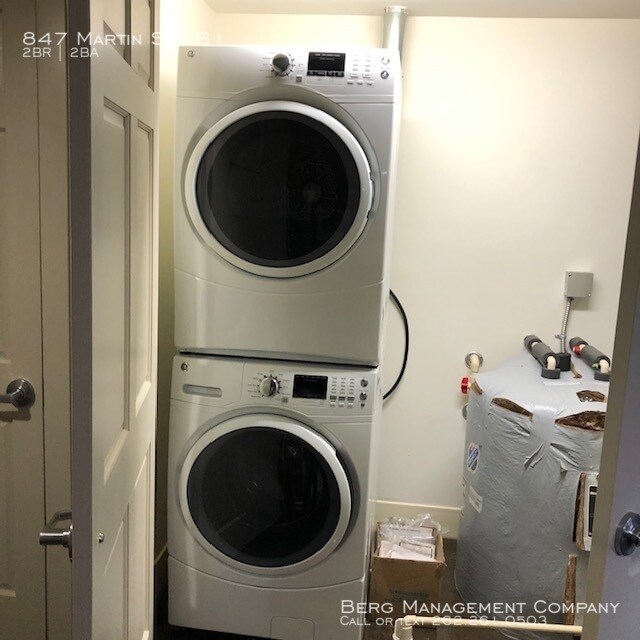 Foto del edificio - Two Bedroom Two Bath w/private patio area....