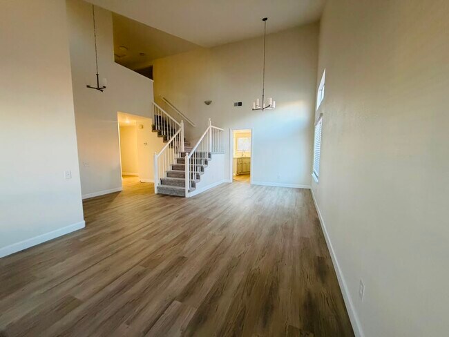 Foto del edificio - 4721 Mapleplain Ave