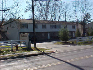 Building Photo - 905 E Park St