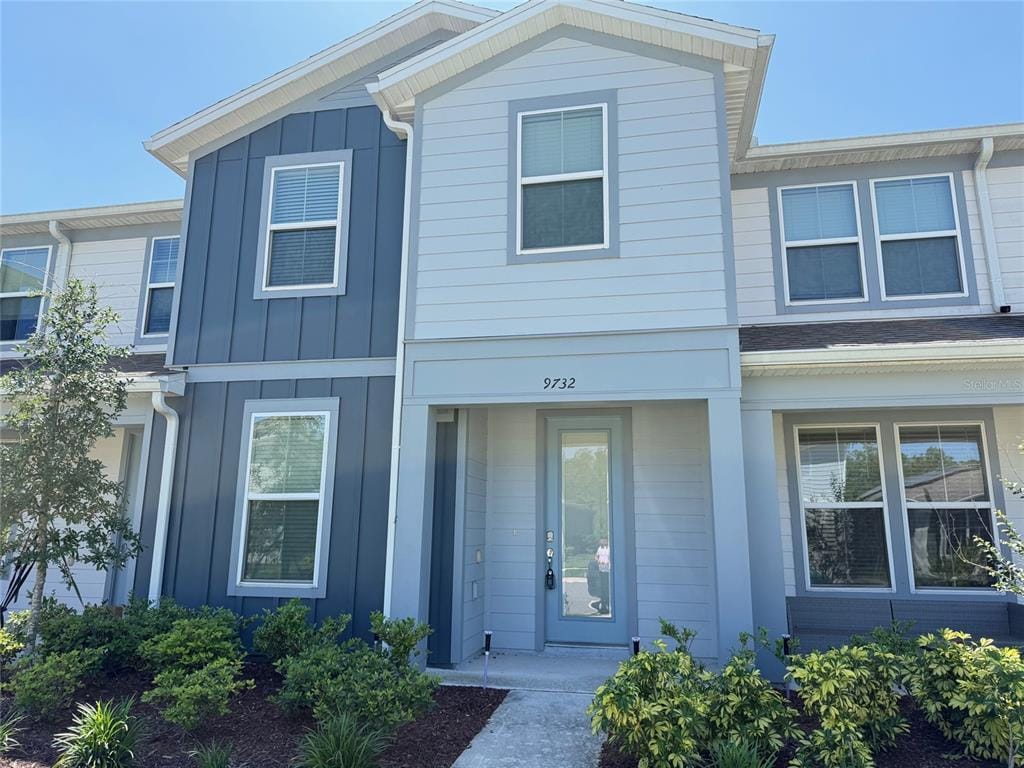 Foto principal - 9732 Brown Burrow St