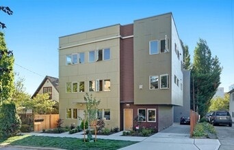 Building Photo - 709 15th Ave