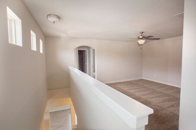 Building Photo - Beautiful 3 Bedroom Luxury Townhome, Kyle, Texas!