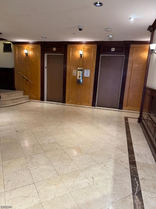 Foto del edificio - 10 Huron Ave
